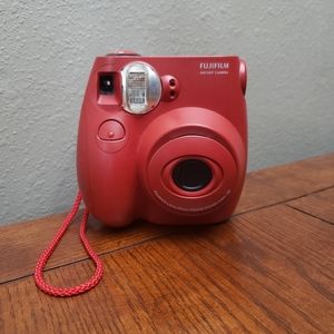 RED
Fujifilm Instax Mini 7s